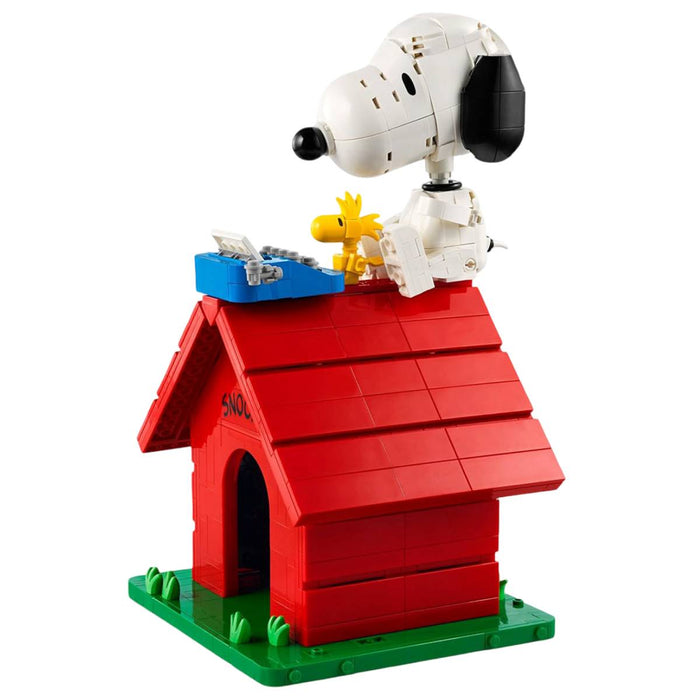 LEGO Ideas Peanuts: Snoopy's Doghouse Building Set