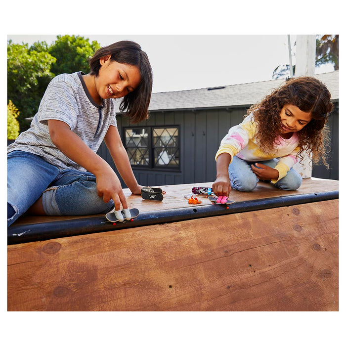 Hot Wheels Skate Lifestyle Image