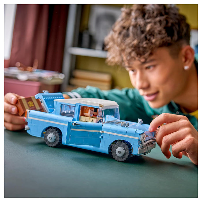 LEGO Harry Potter Enchanted Flying Ford Anglia Building Set